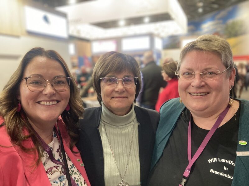Grüne Woche ist auch ein bisschen Landfrauen-Familientreffen und uns gibt es überall ;) Hier Besuch aus  Sachsen....
